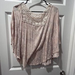 Women's Forever 21 3/4th Floral Poncho Sleeve Blouse in Size Large